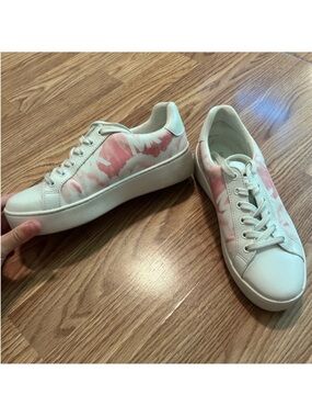 Womens Size 6 Pink and White poppy lace up Michael Kors shoes